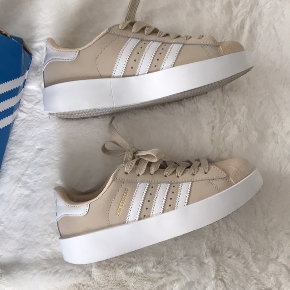 Adidas Super Star size 5 - Picture 2 of 7